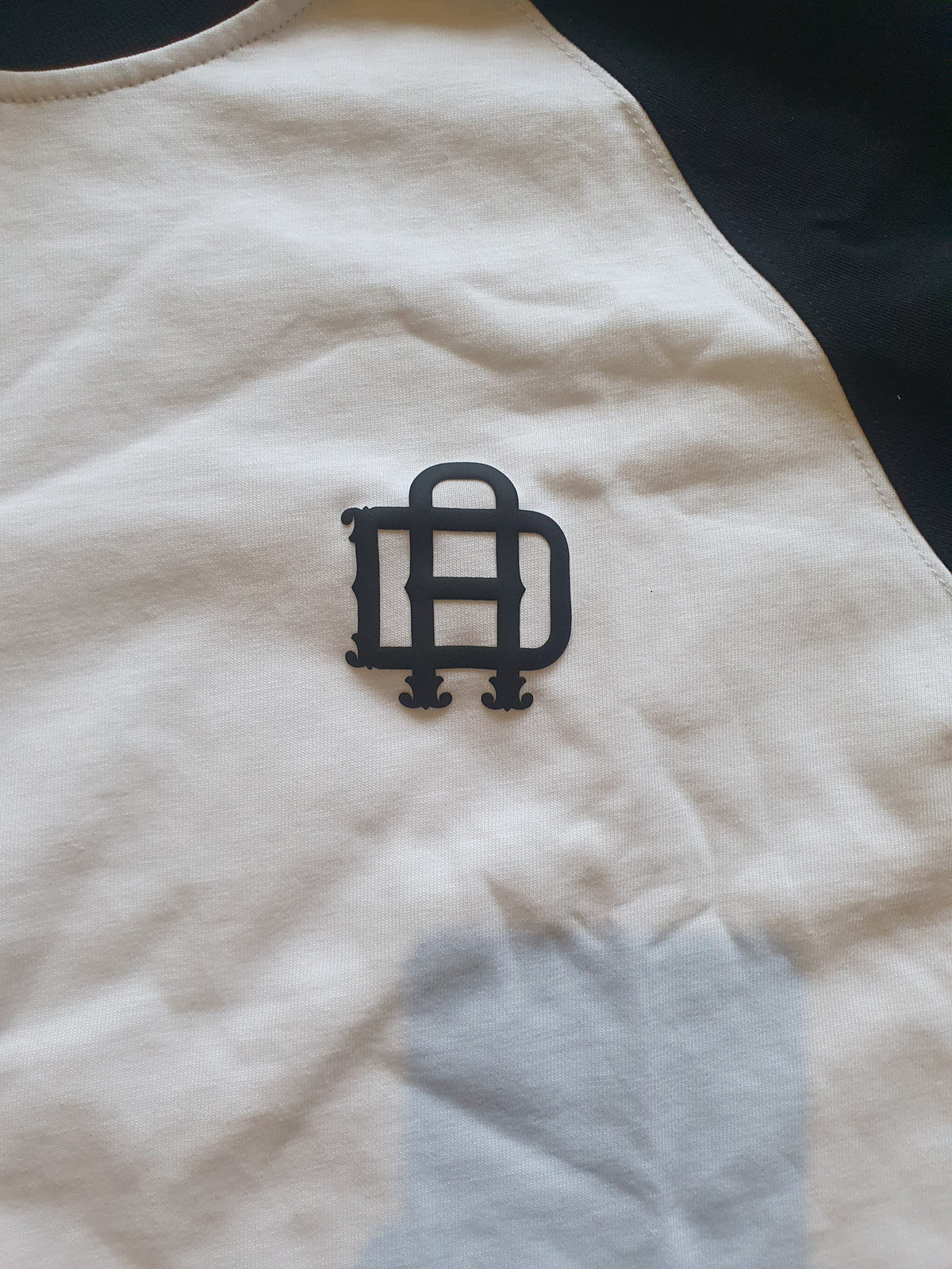 Essentials-Longsleeve-SleevePrint-White & Black - DistrictAest