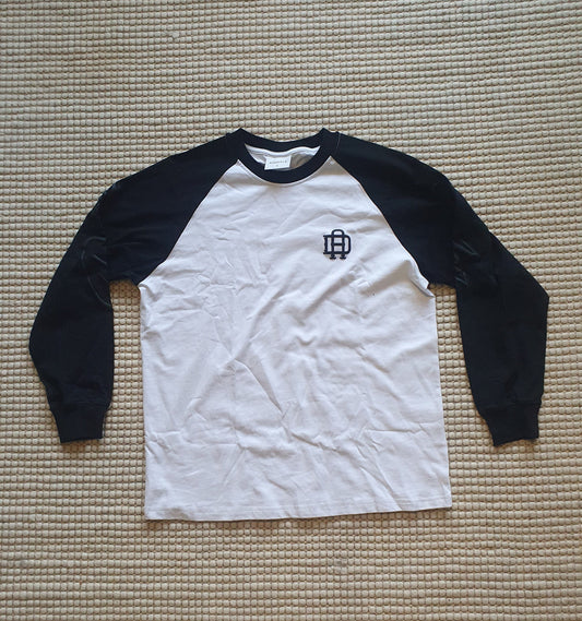 Essentials-Longsleeve-SleevePrint-White & Black - DistrictAest