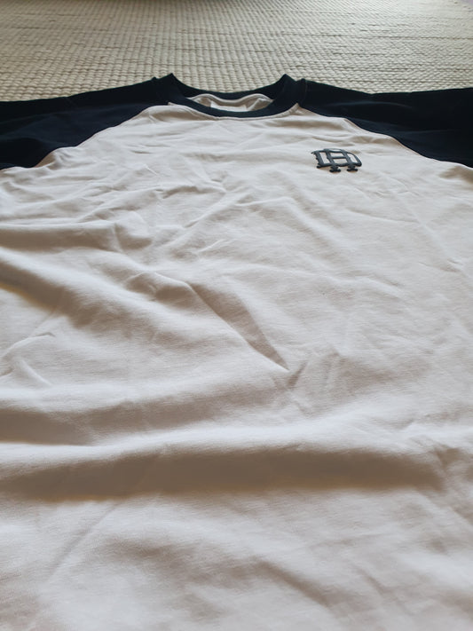 Essentials-Longsleeve-SleevePrint-White & Black - DistrictAest